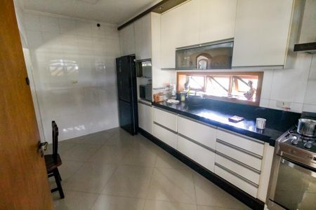 Casa à venda com 410m², 4 quartos e 4 vagasCozinha 