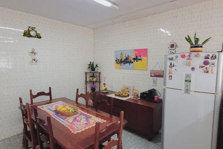 Casa à venda com 4 quartos, 215m² em Jardim Peri Peri, São Paulo