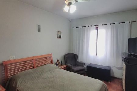 Casa à venda com 4 quartos, 215m² em Jardim Peri Peri, São Paulo