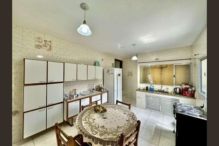 Casa à venda com 3 quartos, 110m² em Jardim das Flores, Osasco