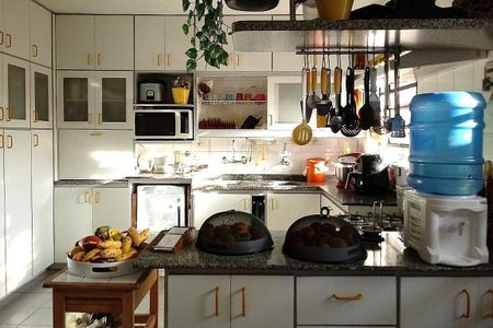 Casa à venda com 300m², 6 quartos e 4 vagas