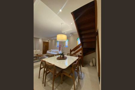 Casa à venda com 4 quartos, 310m² em Vila Ipojuca, São Paulo