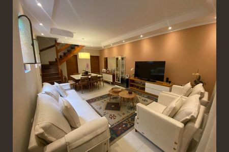 Casa à venda com 4 quartos, 310m² em Vila Ipojuca, São Paulo