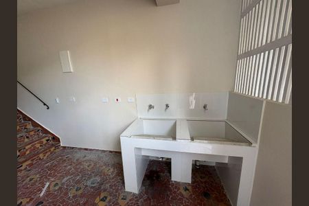 Casa à venda com 3 quartos, 325m² em Vila Pirajussara, São Paulo