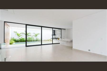 Casa à venda com 3 quartos, 331m² em Indianópolis, São Paulo