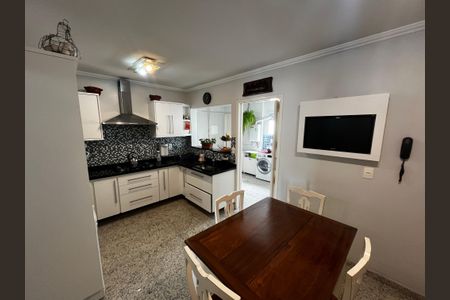 Apartamento à venda com 198m², 4 quartos e 3 vagasCozinha