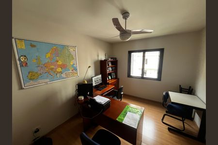 Apartamento à venda com 198m², 4 quartos e 3 vagasQuarto 2