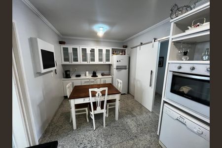 Apartamento à venda com 198m², 4 quartos e 3 vagasCozinha