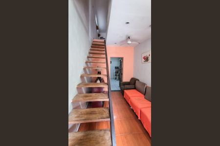 Casa à venda com 131m², 3 quartos e sem vagaEscada