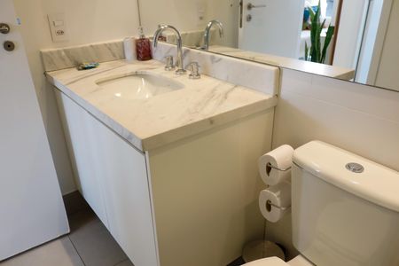 Apartamento à venda com 66m², 2 quartos e 1 vagaBanheiro Social