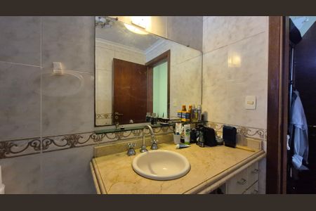 Apartamento à venda com 190m², 4 quartos e 3 vagasBanheiro da suíte