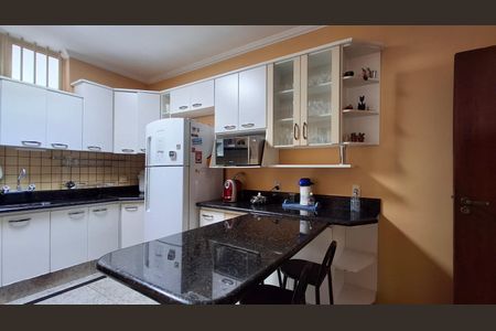 Casa à venda com 260m², 3 quartos e 3 vagas Casa à venda com 260m², 3 quartos e 3 vagasCozinha