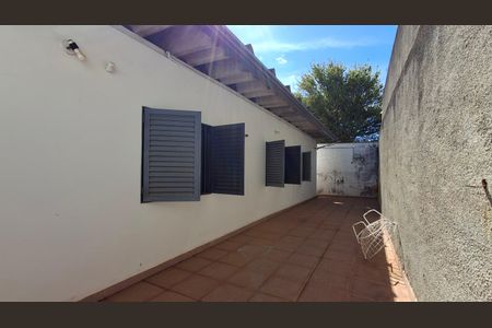 Casa à venda com 260m², 3 quartos e 3 vagas Casa à venda com 260m², 3 quartos e 3 vagasÁrea Externa