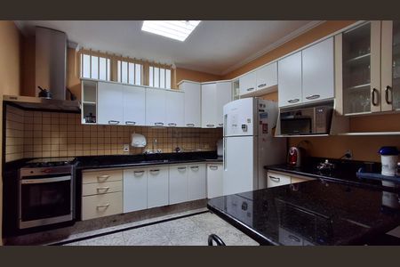 Casa à venda com 260m², 3 quartos e 3 vagas Casa à venda com 260m², 3 quartos e 3 vagasCozinha