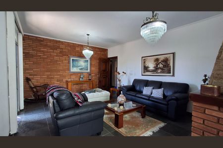 Casa à venda com 260m², 3 quartos e 3 vagas Casa à venda com 260m², 3 quartos e 3 vagasSala