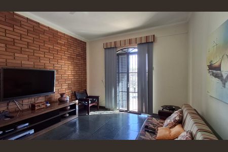 Casa à venda com 260m², 3 quartos e 3 vagas Casa à venda com 260m², 3 quartos e 3 vagasSala 2