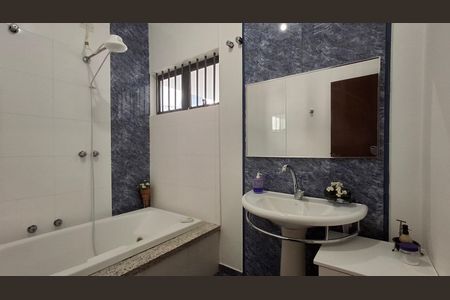 Casa à venda com 260m², 3 quartos e 3 vagas Casa à venda com 260m², 3 quartos e 3 vagasBanheiro da Suíte