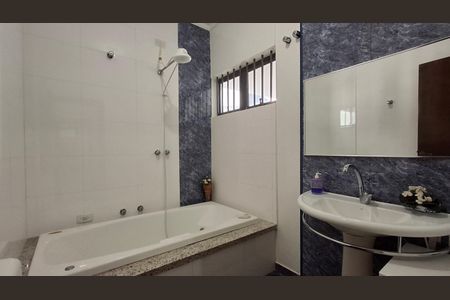 Casa à venda com 260m², 3 quartos e 3 vagas Casa à venda com 260m², 3 quartos e 3 vagasBanheiro da Suíte