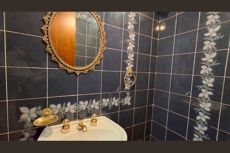 Casa à venda com 260m², 3 quartos e 3 vagas Casa à venda com 260m², 3 quartos e 3 vagasLavabo