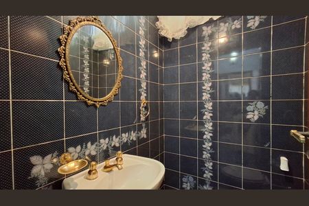 Casa à venda com 260m², 3 quartos e 3 vagas Casa à venda com 260m², 3 quartos e 3 vagasLavabo