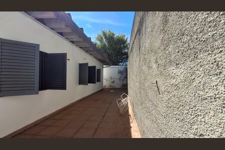 Casa à venda com 260m², 3 quartos e 3 vagas Casa à venda com 260m², 3 quartos e 3 vagasÁrea Externa