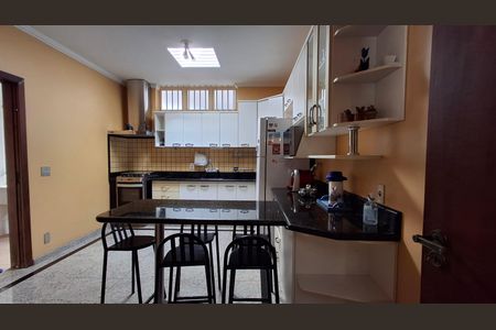 Casa à venda com 260m², 3 quartos e 3 vagas Casa à venda com 260m², 3 quartos e 3 vagasCozinha