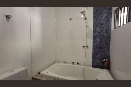 Casa à venda com 260m², 3 quartos e 3 vagas Casa à venda com 260m², 3 quartos e 3 vagasBanheiro da Suíte