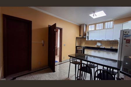 Casa à venda com 260m², 3 quartos e 3 vagas Casa à venda com 260m², 3 quartos e 3 vagasCozinha