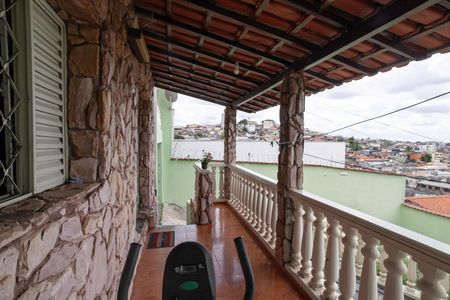 Casa à venda com 200m², 4 quartos e 4 vagasVaranda