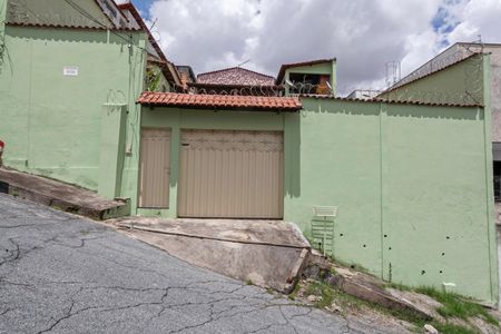 Casa à venda com 200m², 4 quartos e 4 vagasFachada