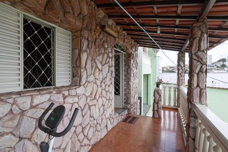 Casa à venda com 200m², 4 quartos e 4 vagasVaranda