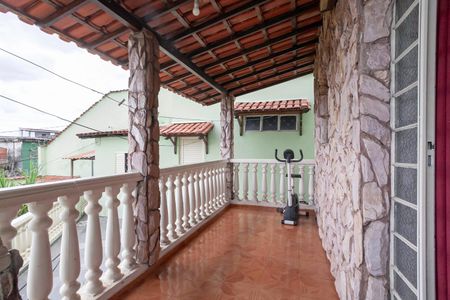 Casa à venda com 200m², 4 quartos e 4 vagasVaranda