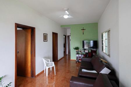 Sala de casa à venda com 4 quartos, 200m² em Aparecida, Belo Horizonte