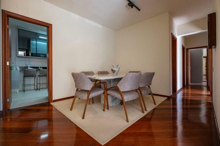 Sala de apartamento à venda com 3 quartos, 133m² em Jardim das Bandeiras, São Paulo