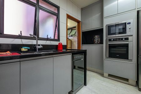 Apartamento à venda com 133m², 3 quartos e 2 vagasCozinha