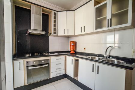 Apartamento para alugar com 60m², 2 quartos e 3 vagas Apartamento para alugar com 60m², 2 quartos e 3 vagasCozinha e Área de Serviço