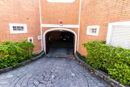 Casa para alugar com 540m², 4 quartos e 5 vagasEntrada - garagem