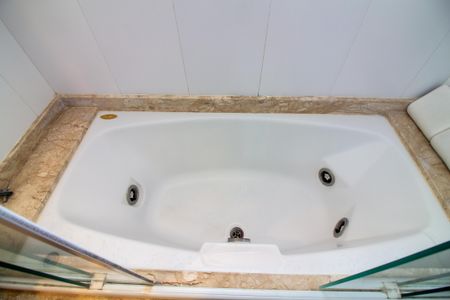 Apartamento à venda com 178m², 4 quartos e 3 vagas Apartamento à venda com 178m², 4 quartos e 3 vagasBanheiro da Suíte 2