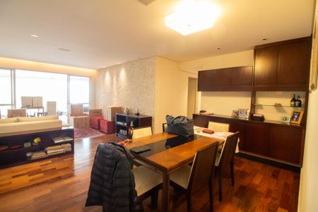 Apartamento à venda com 178m², 4 quartos e 3 vagas Apartamento à venda com 178m², 4 quartos e 3 vagasSala de Jantar