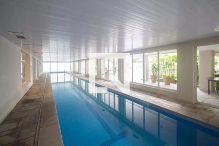 Apartamento à venda com 178m², 4 quartos e 3 vagas Apartamento à venda com 178m², 4 quartos e 3 vagasÁrea comum - Piscina Coberta