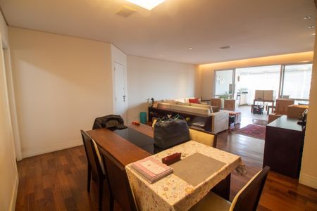 Apartamento à venda com 178m², 4 quartos e 3 vagas Apartamento à venda com 178m², 4 quartos e 3 vagasSala de Jantar