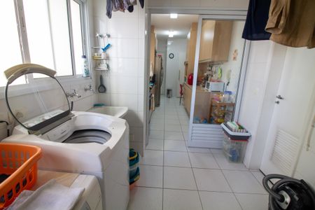 Apartamento à venda com 178m², 4 quartos e 3 vagas Apartamento à venda com 178m², 4 quartos e 3 vagasÁrea de Serviço