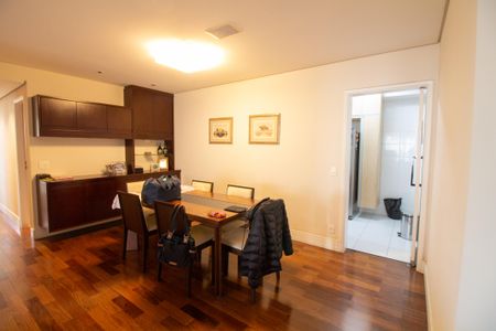 Apartamento à venda com 178m², 4 quartos e 3 vagas Apartamento à venda com 178m², 4 quartos e 3 vagasSala de Jantar
