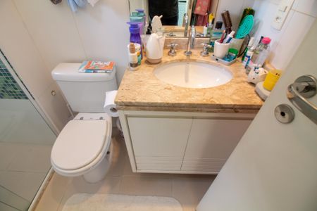 Apartamento à venda com 178m², 4 quartos e 3 vagas Apartamento à venda com 178m², 4 quartos e 3 vagasBanheiro da Suíte 1