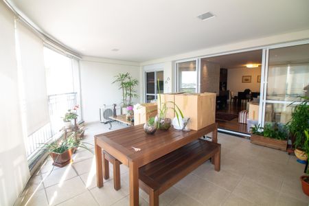 Apartamento à venda com 178m², 4 quartos e 3 vagas Apartamento à venda com 178m², 4 quartos e 3 vagasVaranda Gourmet