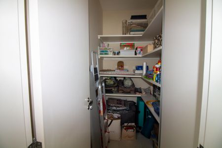 Apartamento à venda com 178m², 4 quartos e 3 vagas Apartamento à venda com 178m², 4 quartos e 3 vagasDespensa