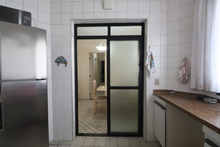 Apartamento para alugar com 336m², 4 quartos e 2 vagas Apartamento para alugar com 336m², 4 quartos e 2 vagasCozinha