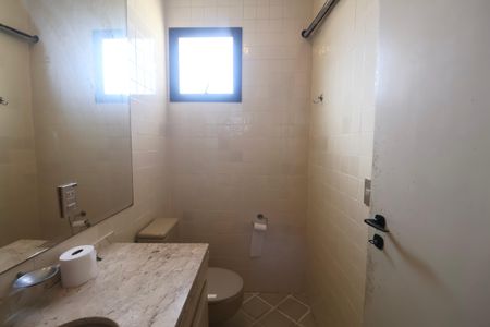 Apartamento para alugar com 336m², 4 quartos e 2 vagas Apartamento para alugar com 336m², 4 quartos e 2 vagasBanheiro da Suíte 2