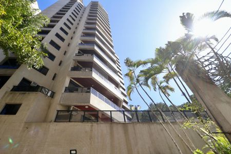 Apartamento para alugar com 336m², 4 quartos e 2 vagas Apartamento para alugar com 336m², 4 quartos e 2 vagasFachada