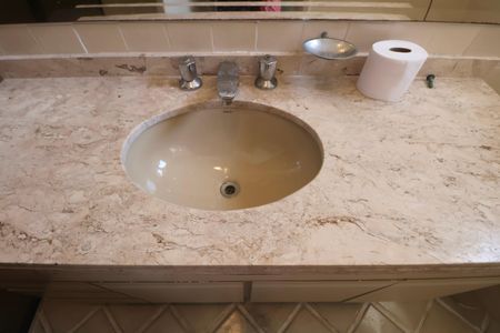 Apartamento para alugar com 336m², 4 quartos e 2 vagas Apartamento para alugar com 336m², 4 quartos e 2 vagasBanheiro da Suíte 2